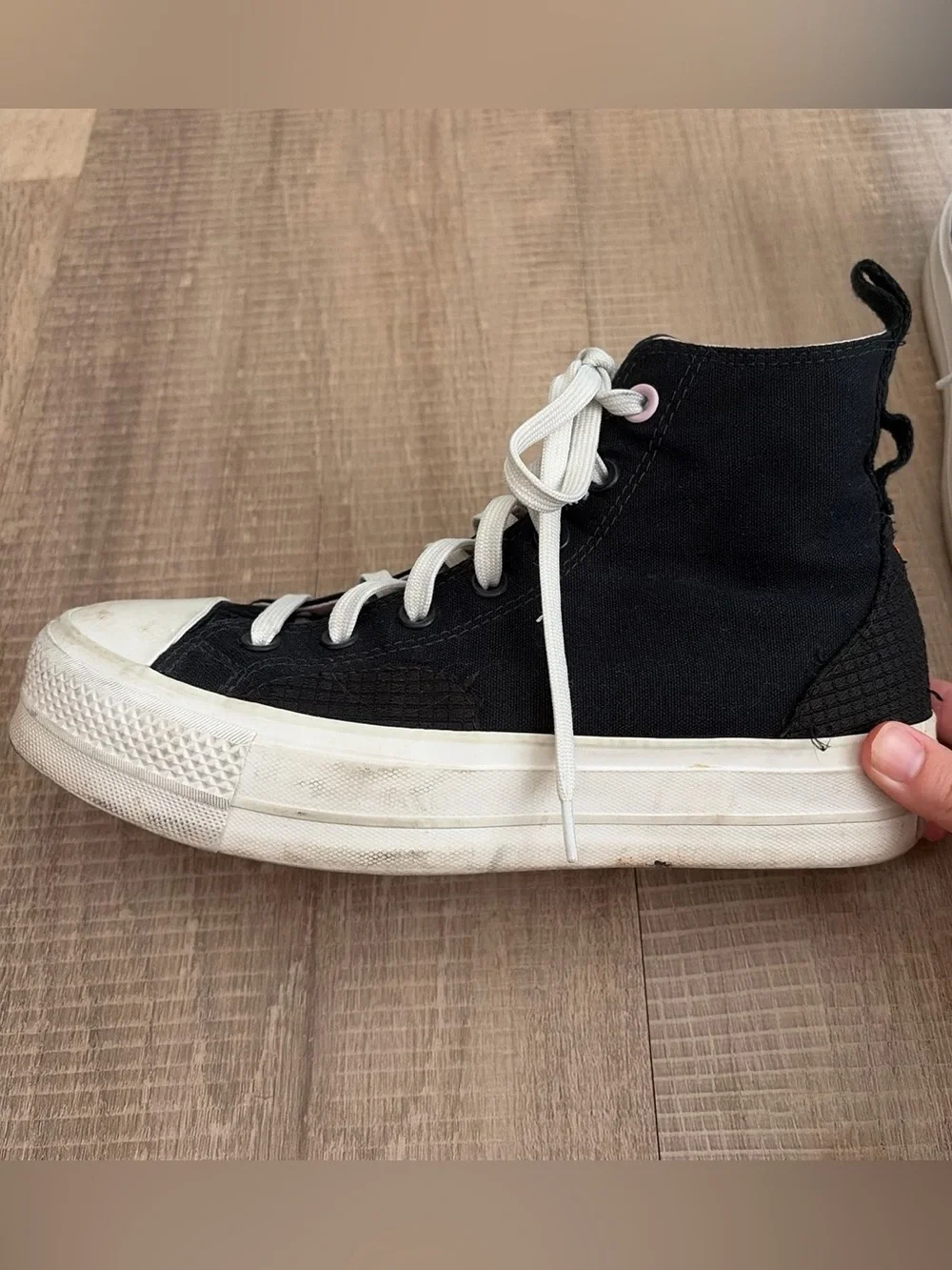 Converse black white